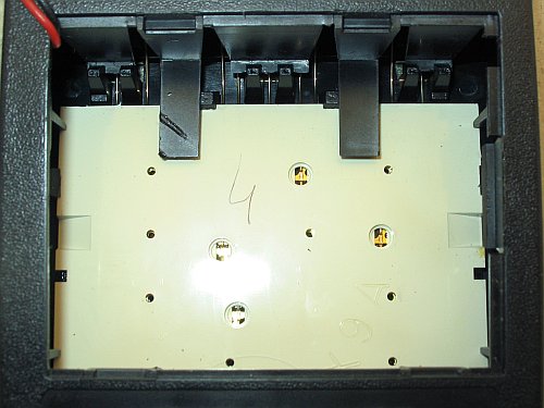 Gehäuseverschluß im Batteriefach Gehäuseverschluß im Batteriefach