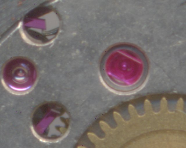 detail: cap jewel of the escapement wheel bearing detail: cap jewel of the escapement wheel bearing