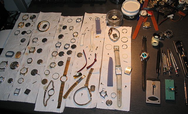 Meine kleine Werkstatt - Viele Uhren in Arbeit